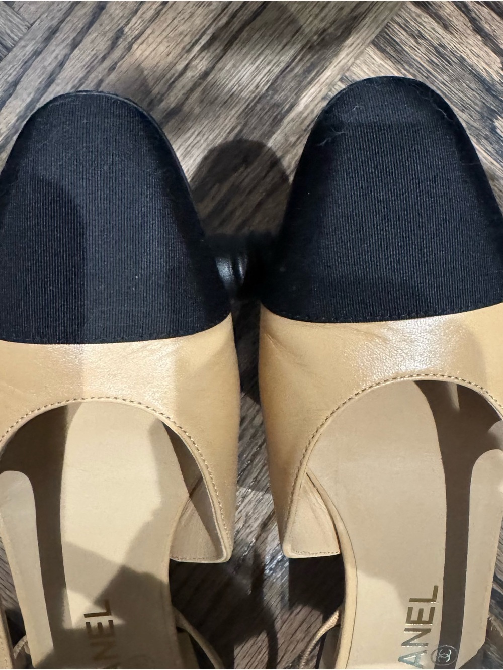 CHANEL Beige and Black Slingback Flats - Picture 4 of 9